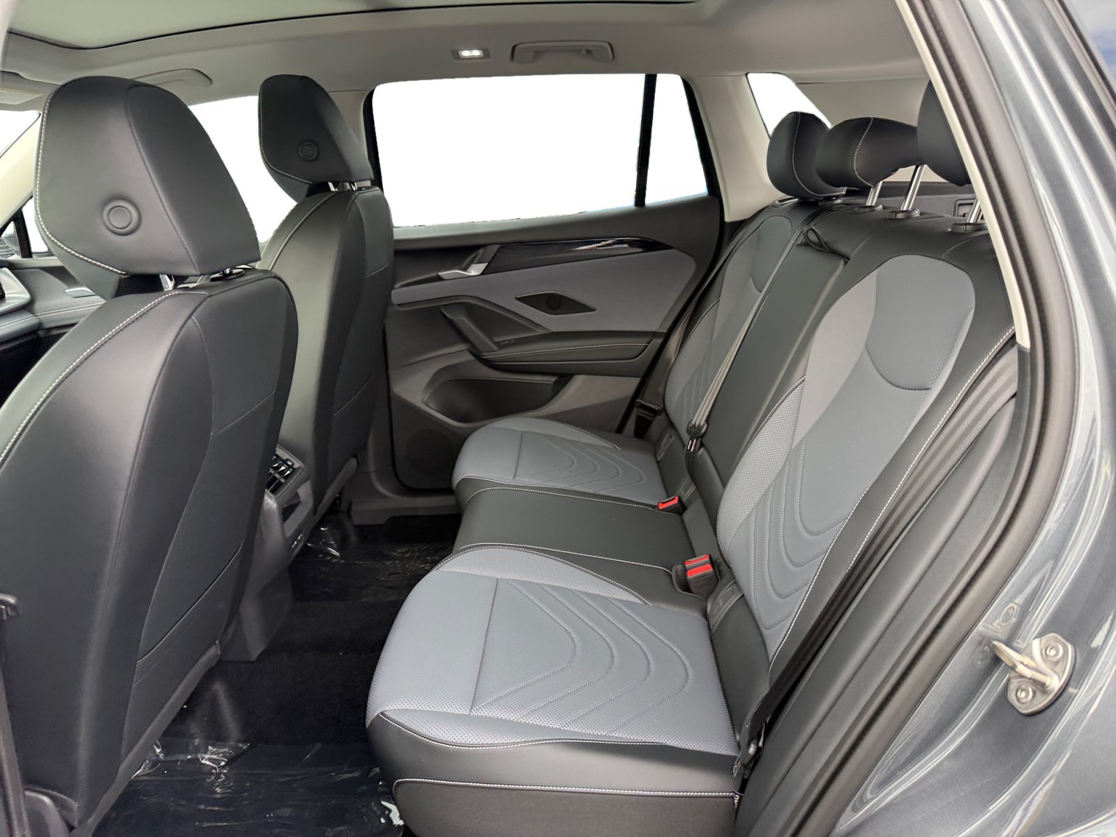 New 2026 Volkswagen Tiguan SE AWD/4WD image 16