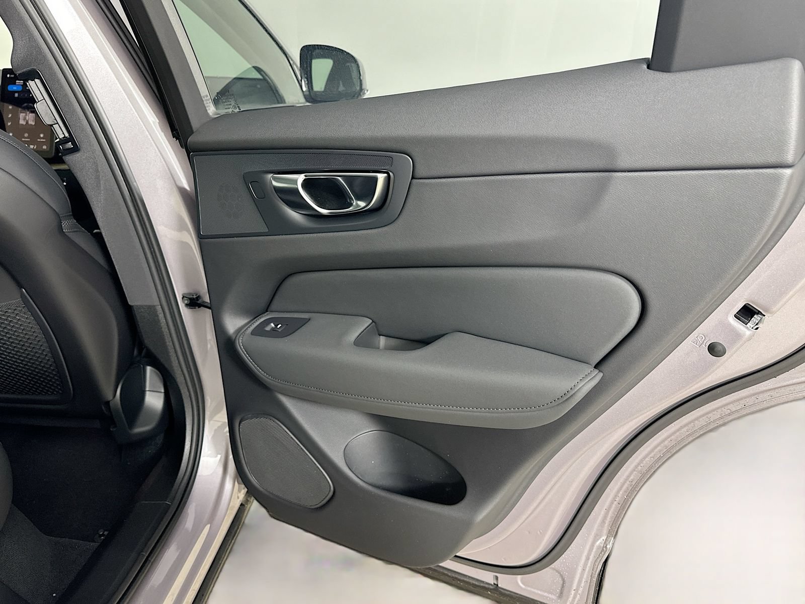 New 2026 Volvo XC60 B5 Plus w/ Protection Package Premier AWD/4WD image 43