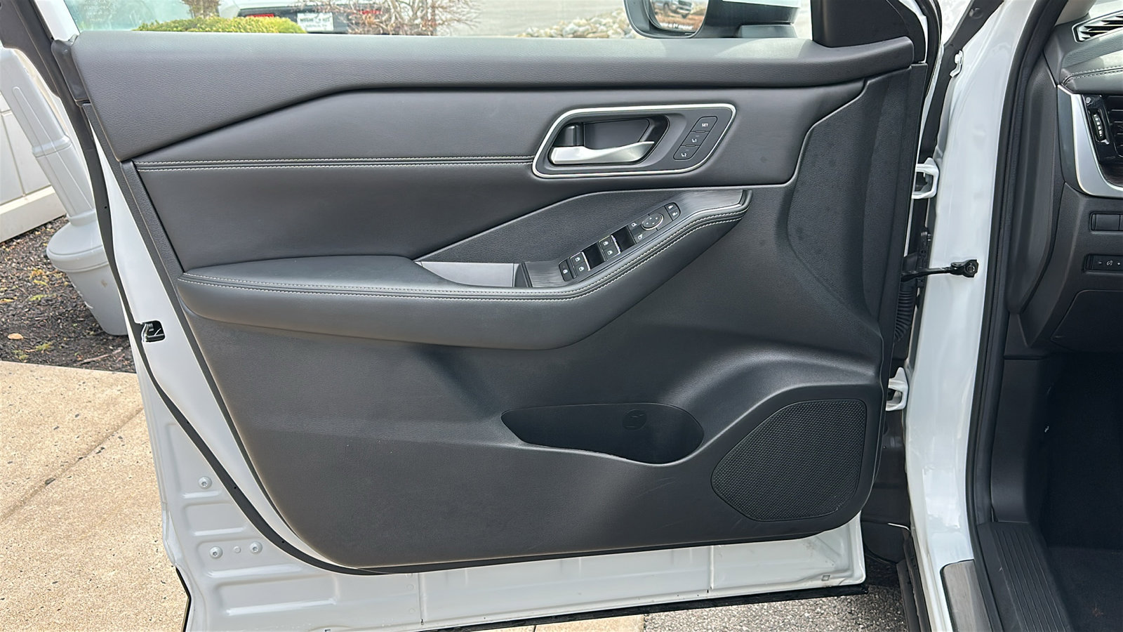 Certified 2024 Nissan Rogue Platinum w/ Platinum Premium Package image 13