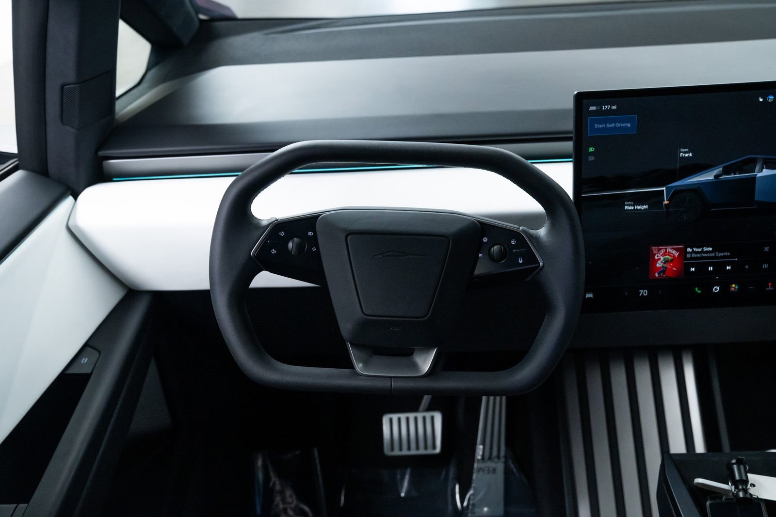 Used 2024 Tesla Cybertruck AWD Crew Cab image 12