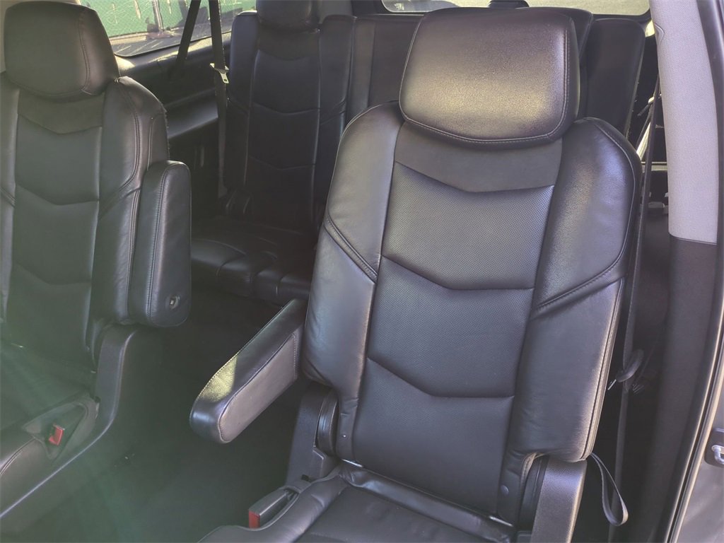 Used 2020 Cadillac Escalade ESV Premium Luxury image 25