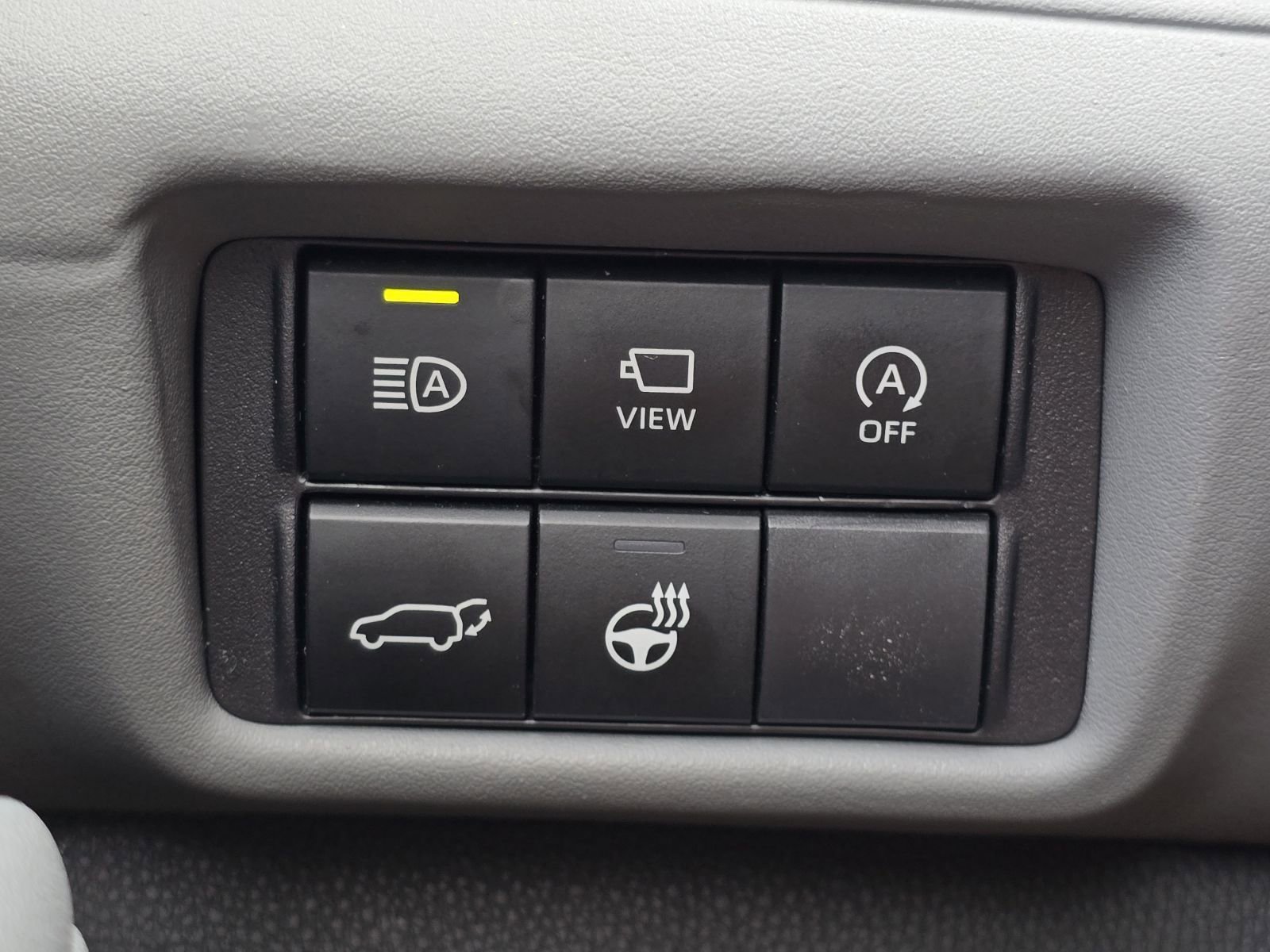 Used 2023 Toyota Highlander L image 28