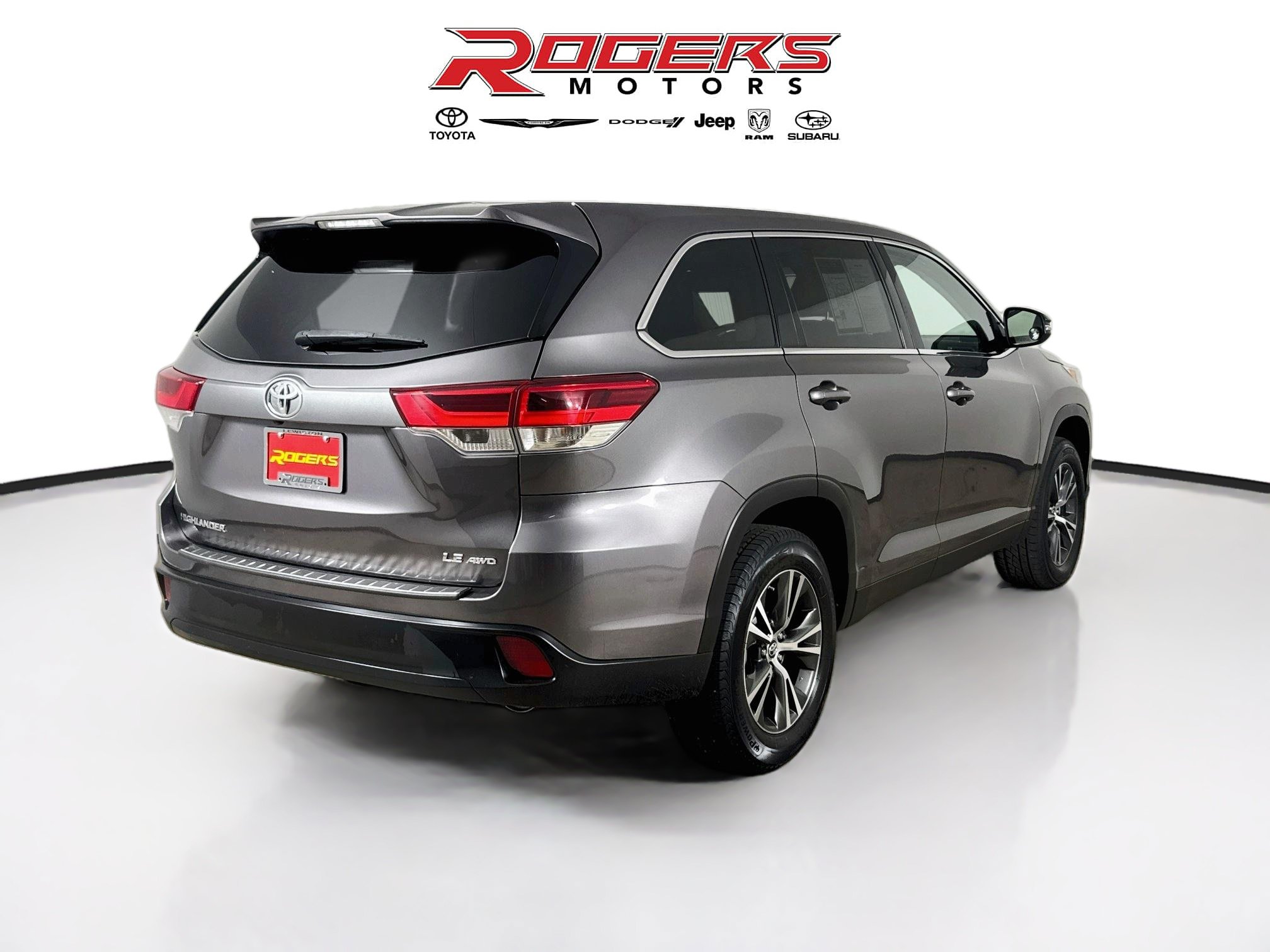 Used 2019 Toyota Highlander LE AWD/4WD image 13