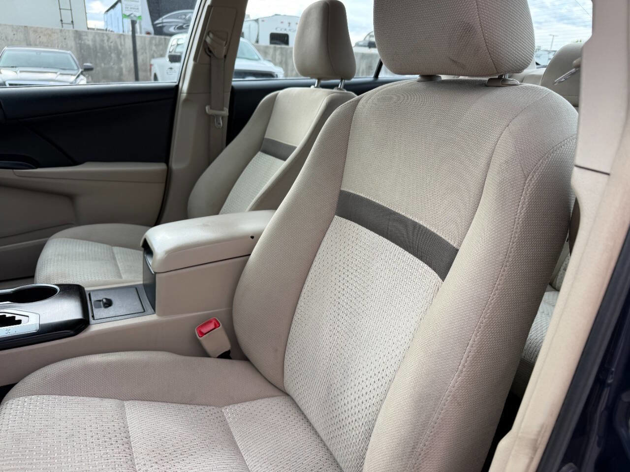 Used 2014 Toyota Camry LE FWD image 15