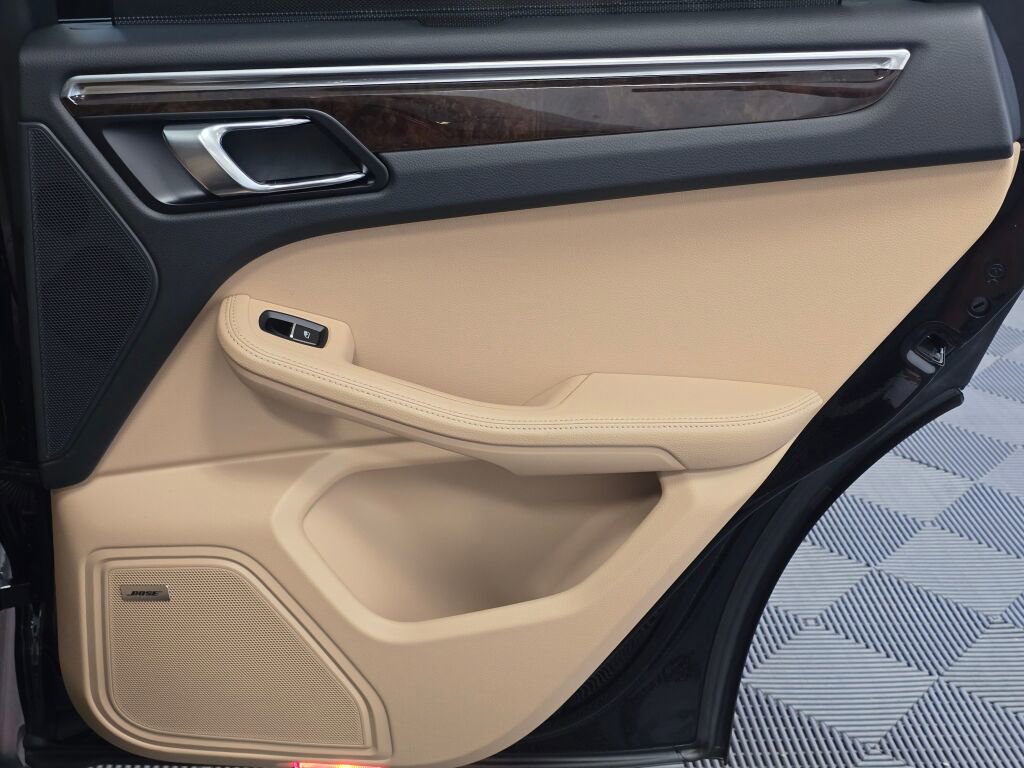 Certified 2025 Porsche Macan image 26
