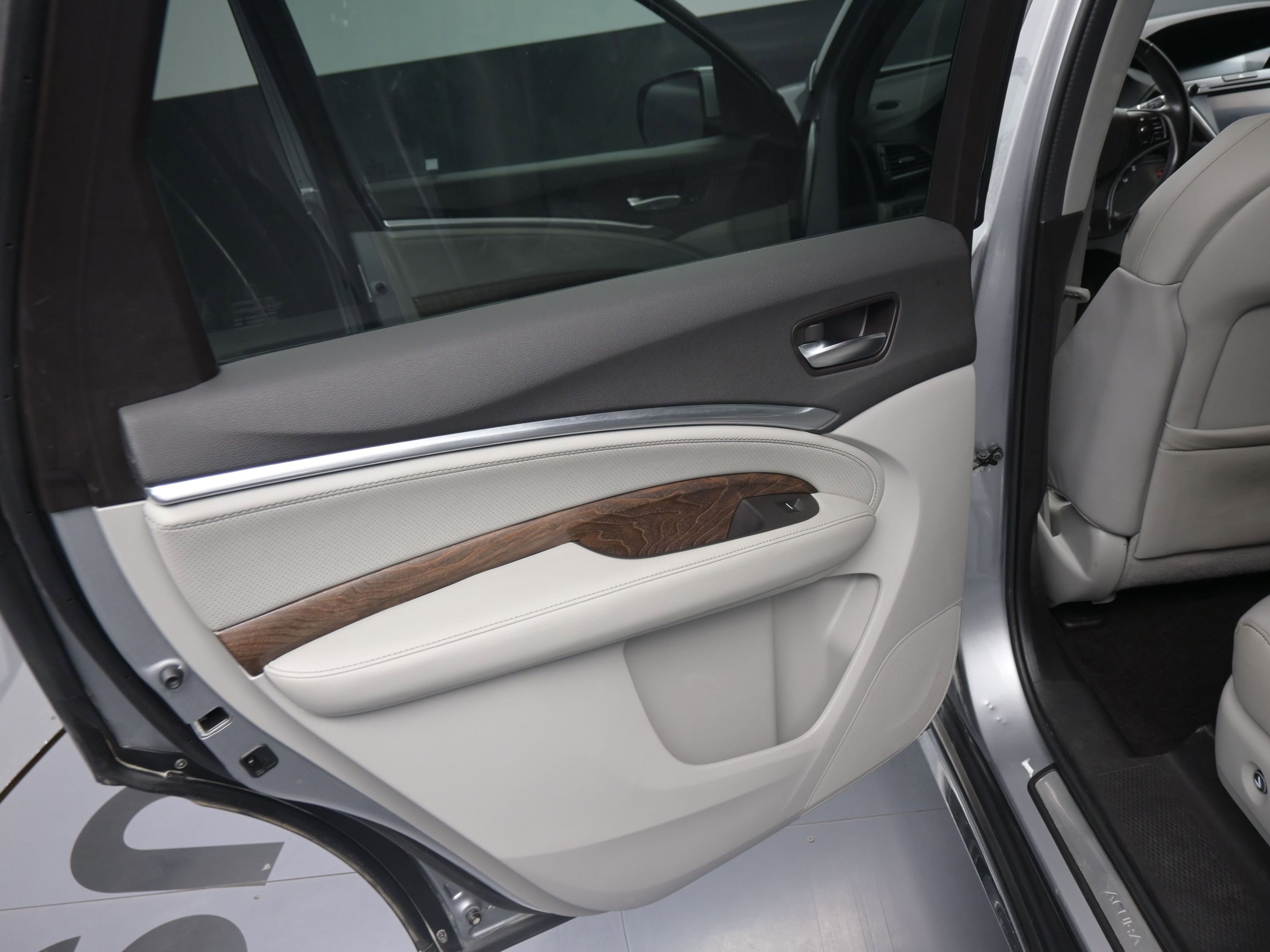 Used 2019 Acura MDX SH-AWD w/ Technology Package image 18