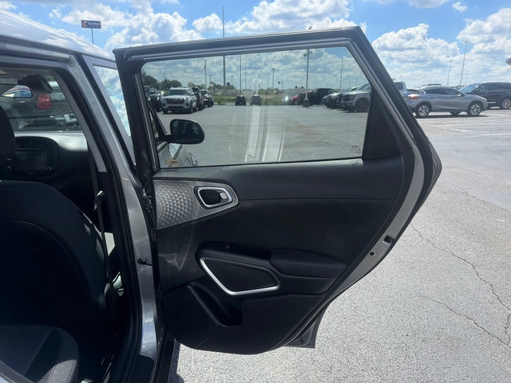 Used 2025 Kia Soul LX w/ LX Technology Package FWD image 40