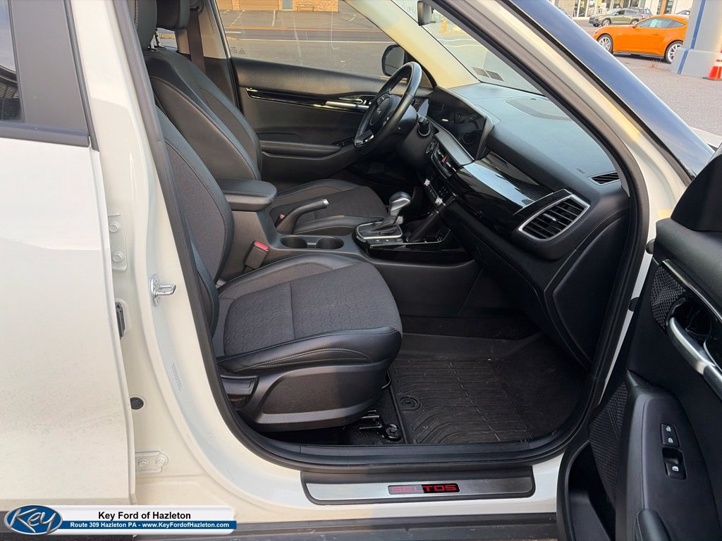 Used 2025 Kia Seltos S AWD/4WD image 18
