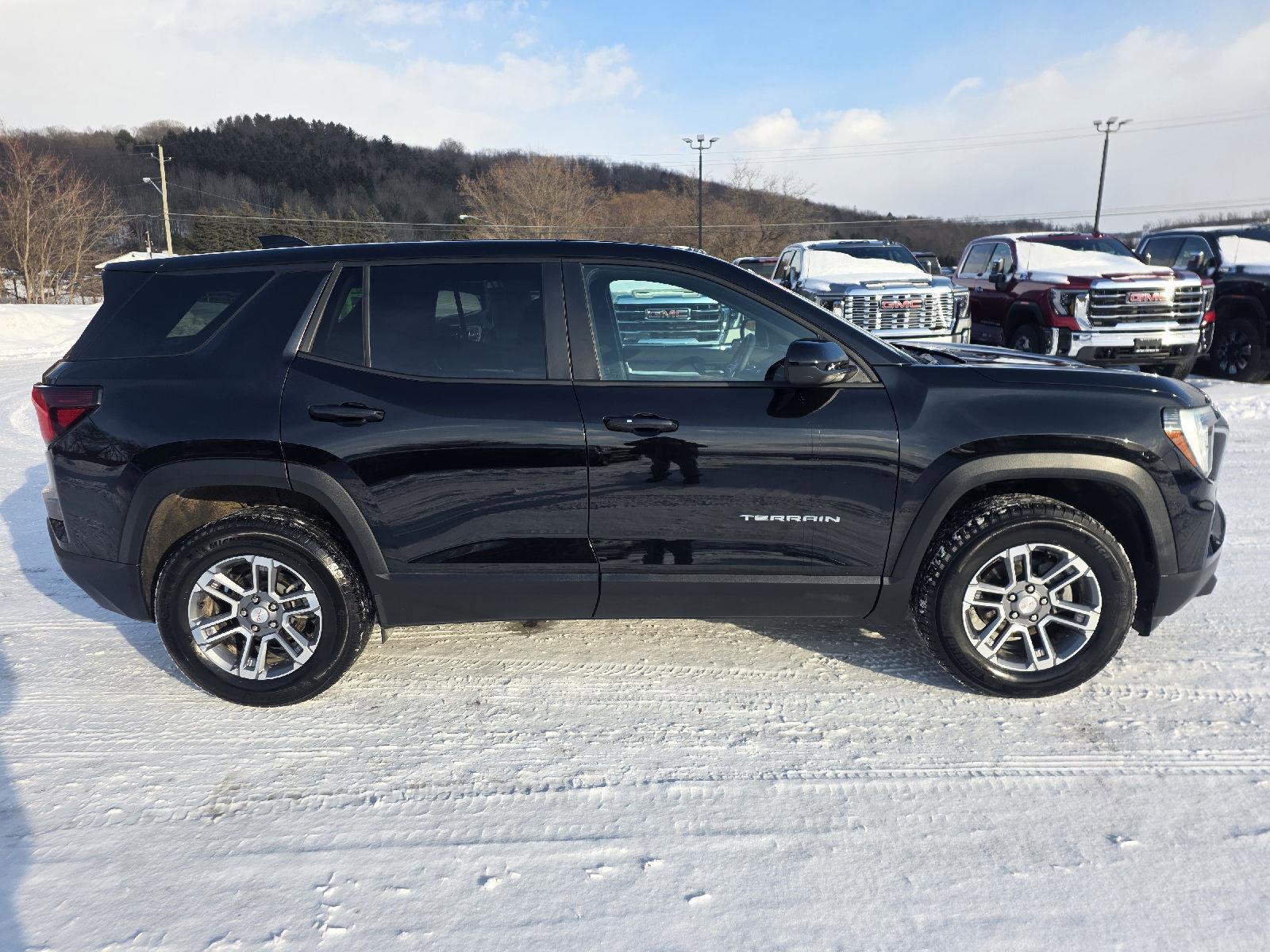 Used 2025 GMC Terrain Elevation image 12