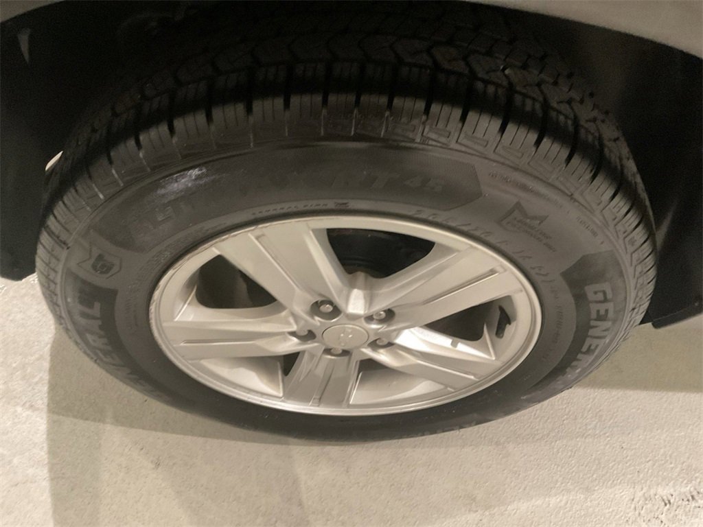 Used 2020 Chevrolet Trax LT w/ LT Convenience Package image 17