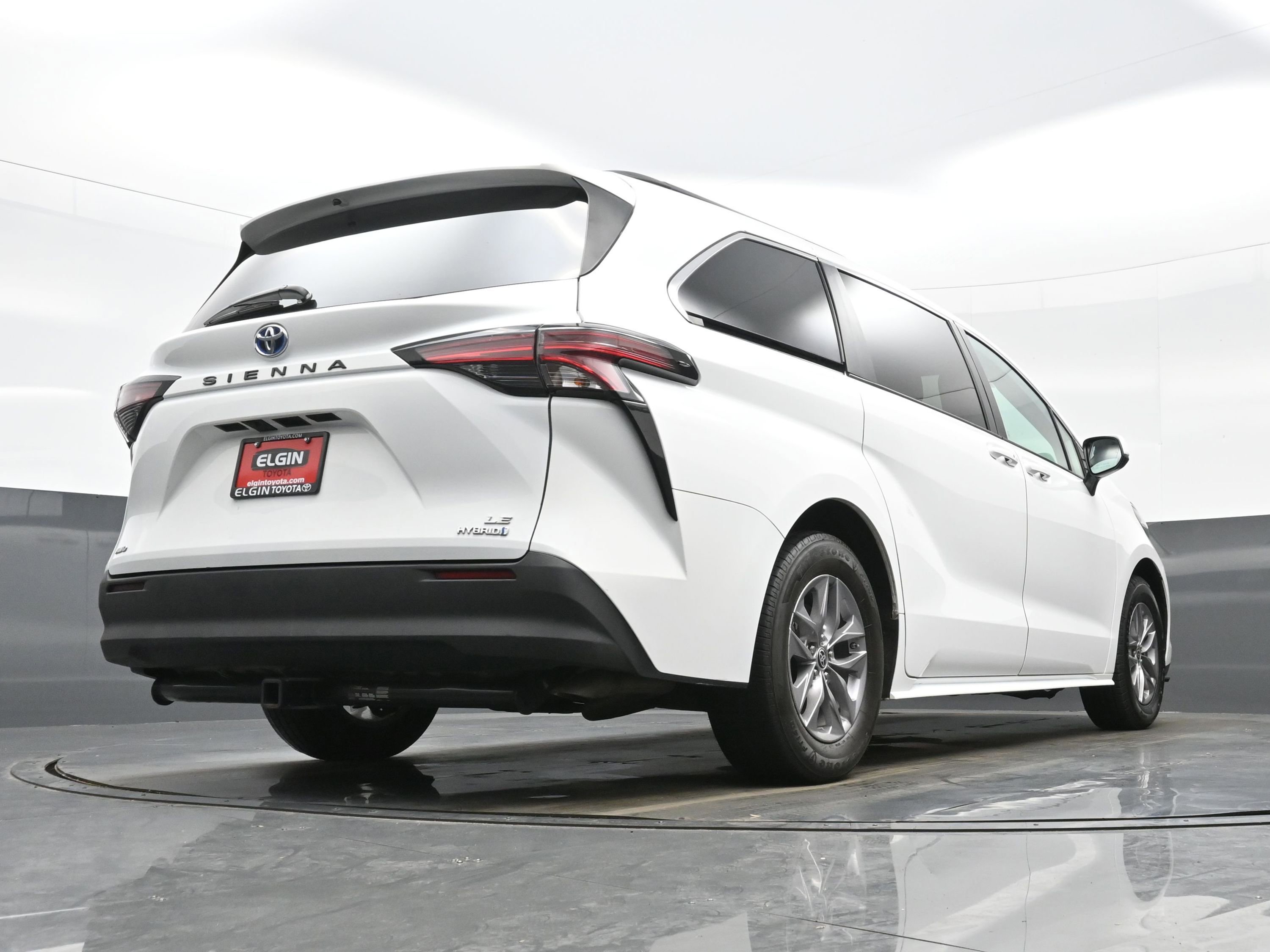 Used 2022 Toyota Sienna LE image 30