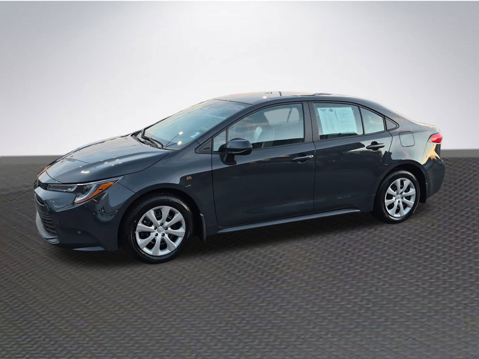 Used 2026 Toyota Corolla LE image 2