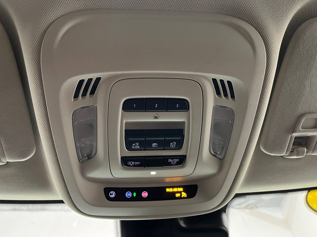 Used 2022 Buick Envision Avenir w/ Technology Package II AWD/4WD image 9