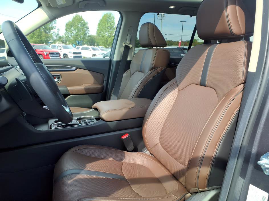 Used 2025 Honda Pilot Elite image 16