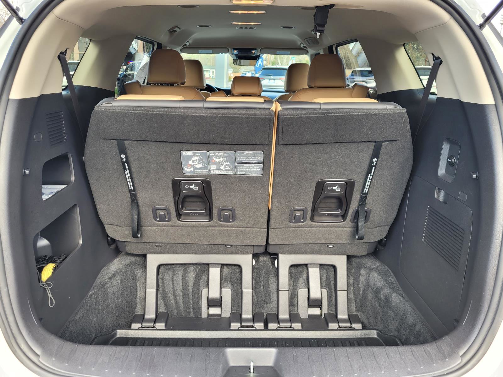 Used 2024 Kia Carnival LX image 17