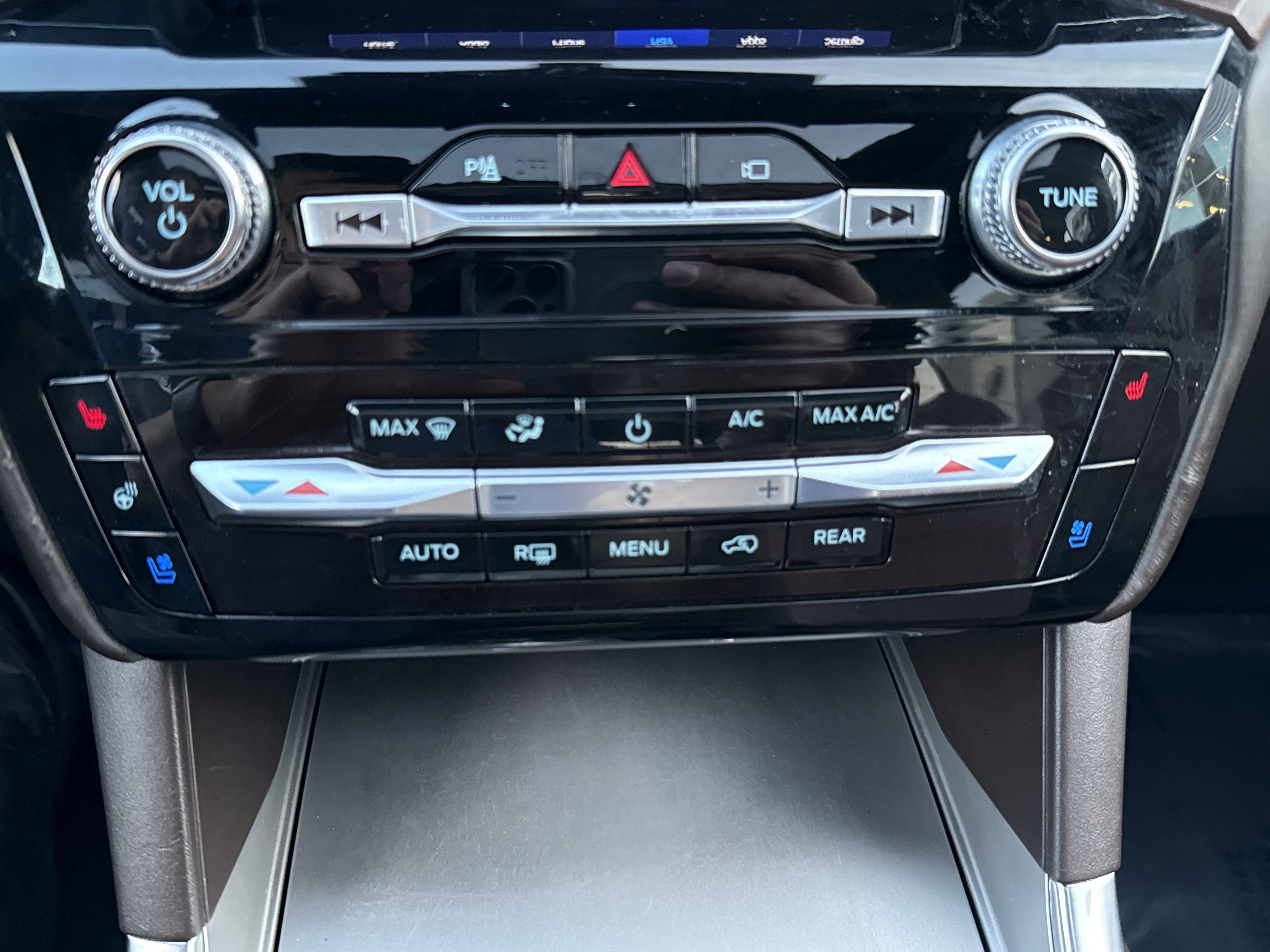 Used 2022 Ford Explorer King Ranch w/ Technology Package image 26