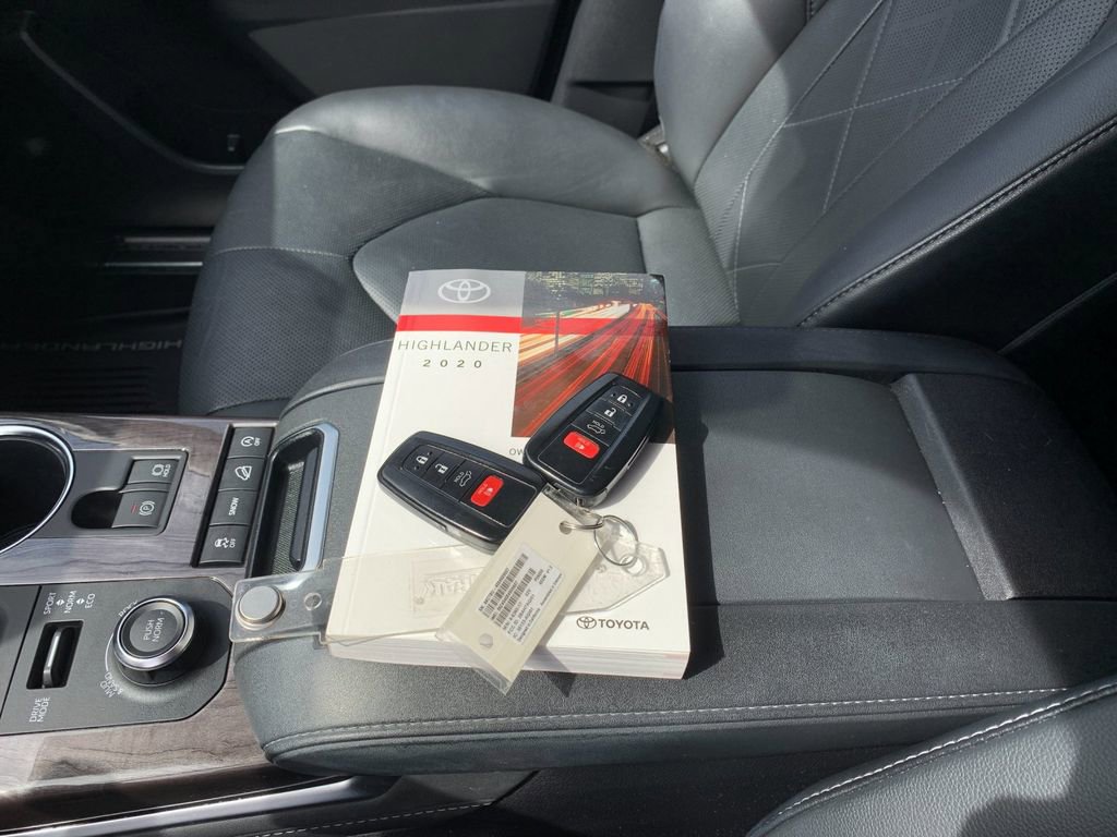 Used 2020 Toyota Highlander Platinum image 9