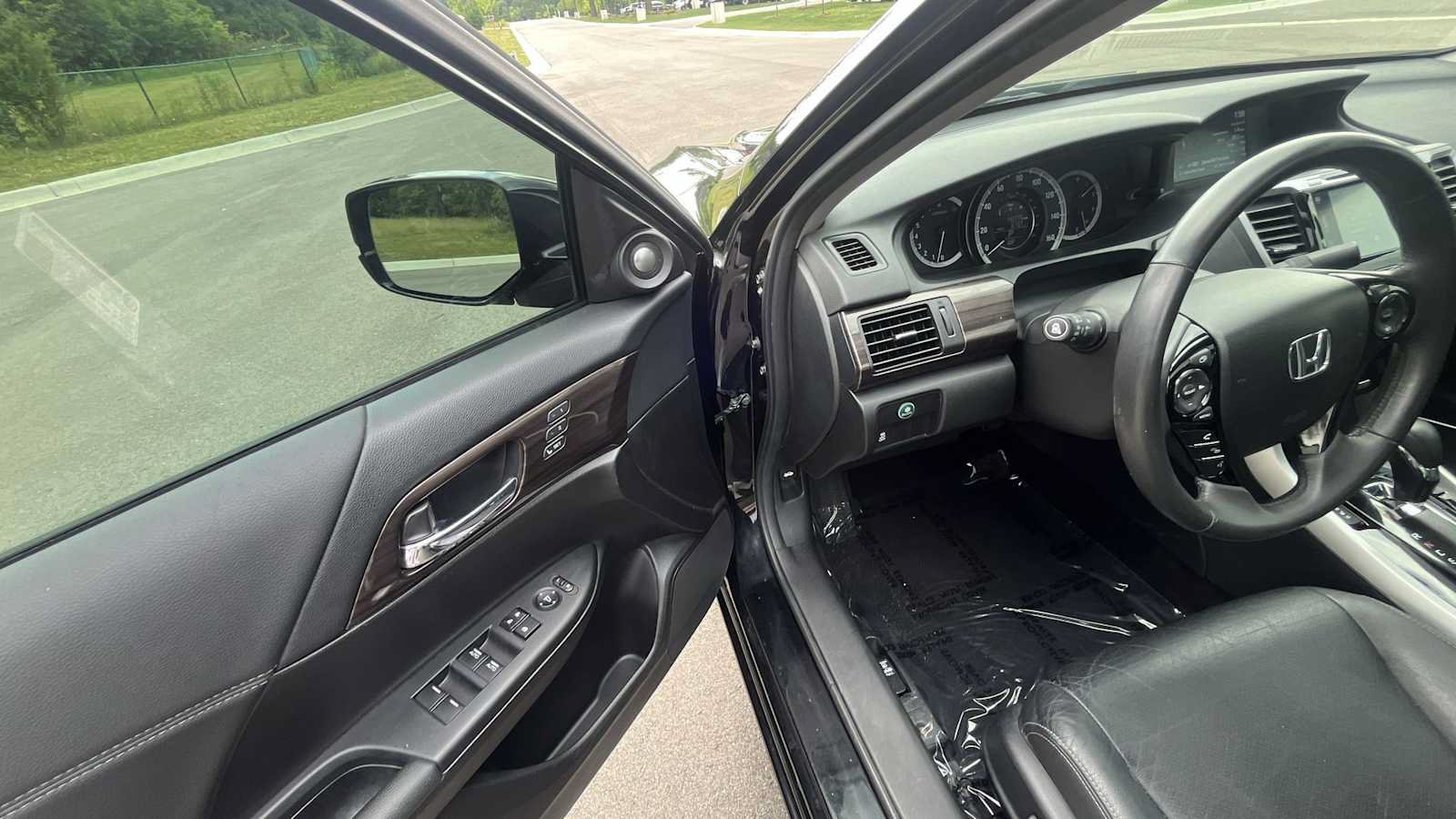 Used 2017 Honda Accord EX-L image 15