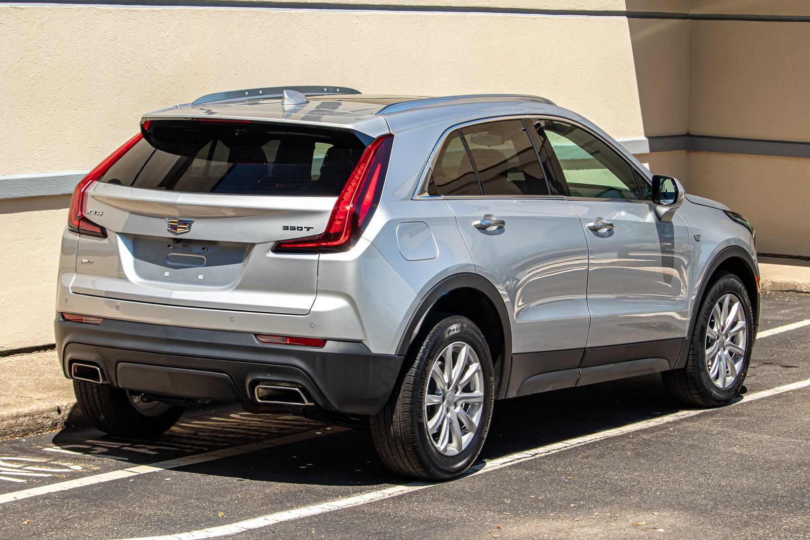 Used 2021 Cadillac XT4 Luxury w/ Cold Weather Package AWD/4WD image 9