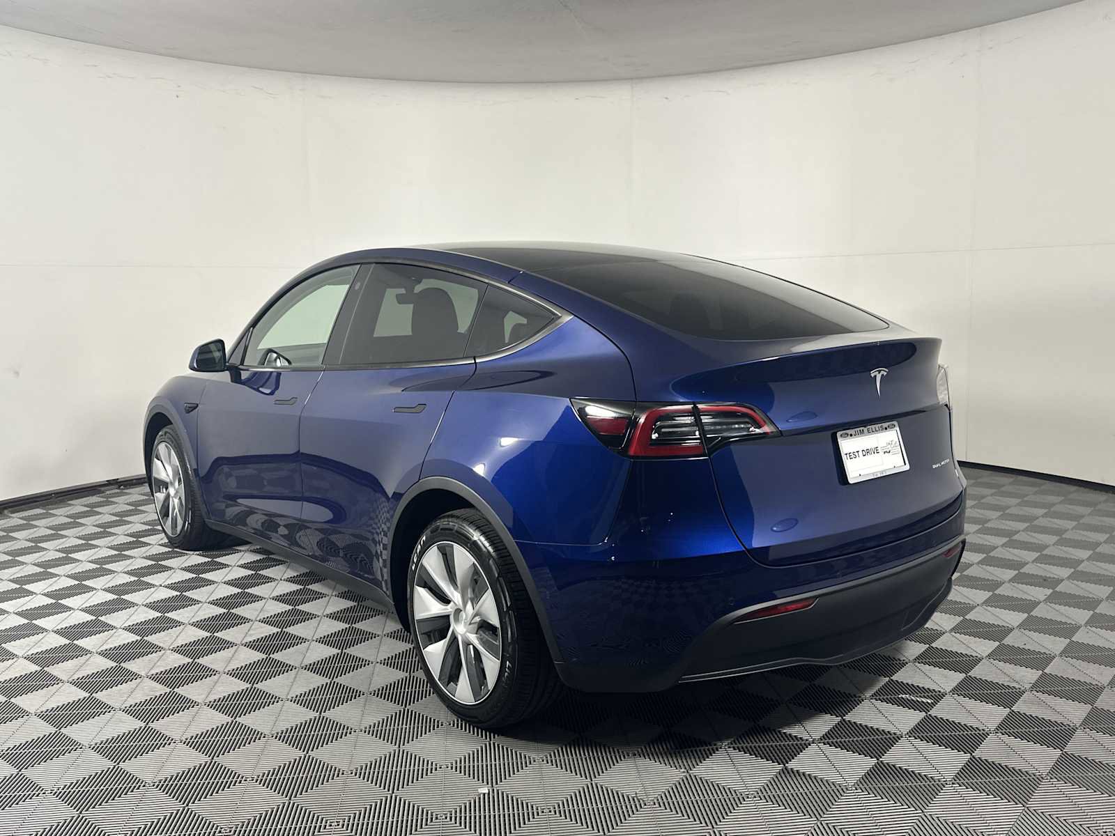 Used 2022 Tesla Model Y Long Range AWD/4WD image 5