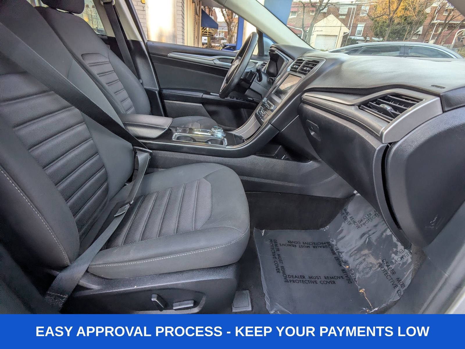 Used 2017 Ford Fusion SE w/ Fusion SE Technology Package image 18