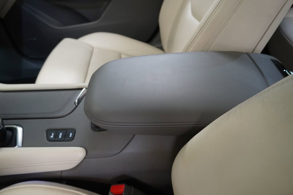 Used 2017 Cadillac XT5 Premium Luxury w/ Advanced Security Package AWD/4WD image 24