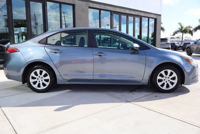 Used 2025 Toyota Corolla LE FWD image 2