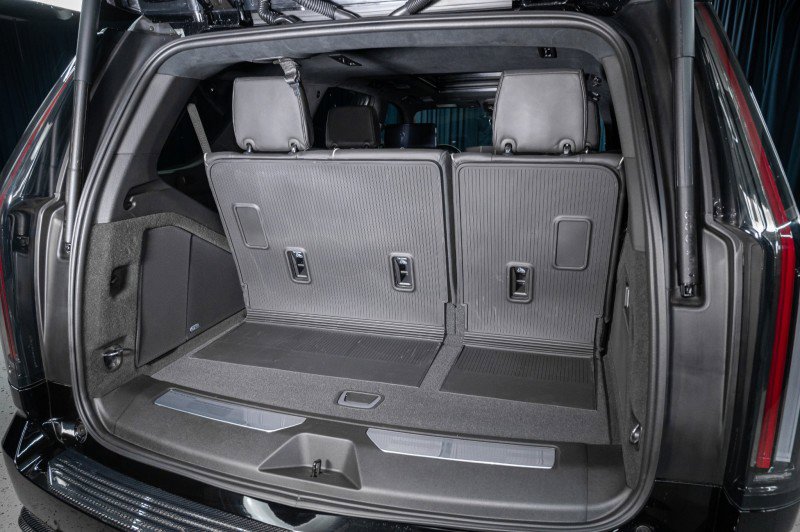 Used 2026 Cadillac Escalade Platinum Sport w/ LPO, ONYX Package AWD/4WD image 6