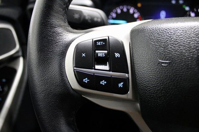 Used 2023 Ford Explorer XLT image 5