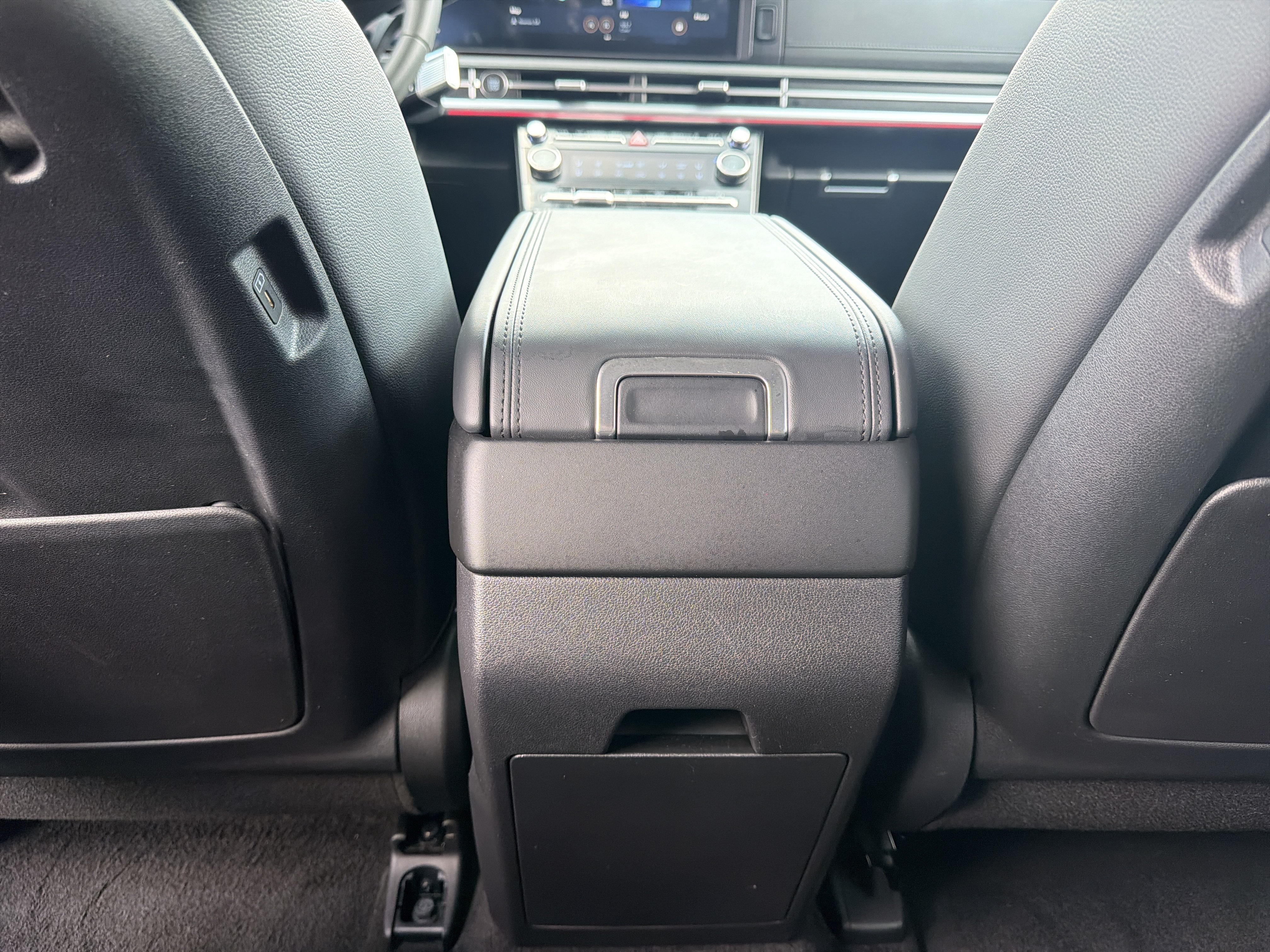 Used 2024 Hyundai Santa Fe Limited FWD image 28