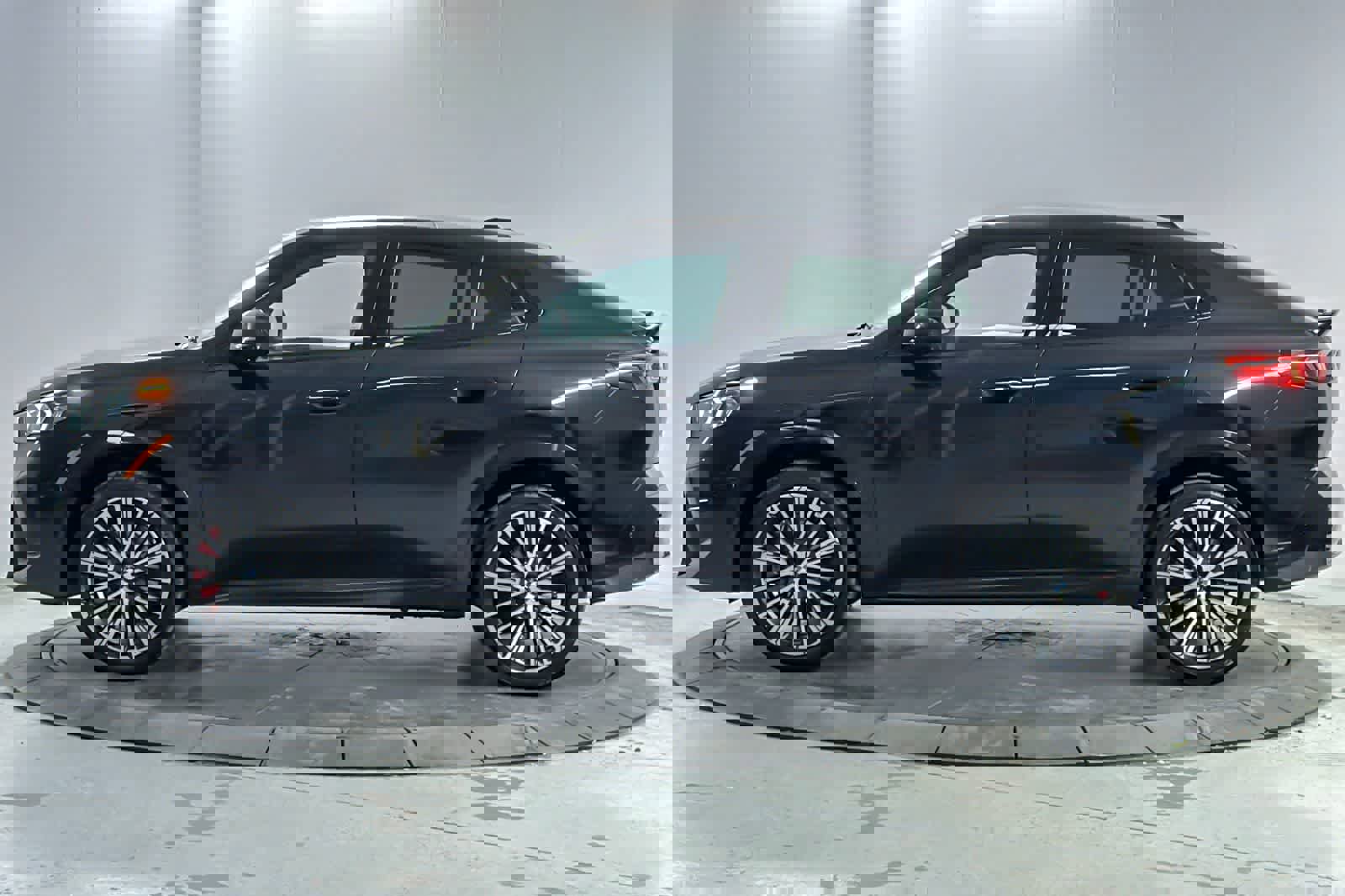 Used 2025 BMW X2 xDrive28i w/ M Sport Package image 5