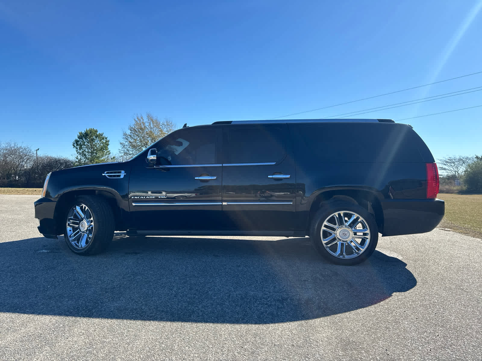 Used 2014 Cadillac Escalade ESV Platinum image 4