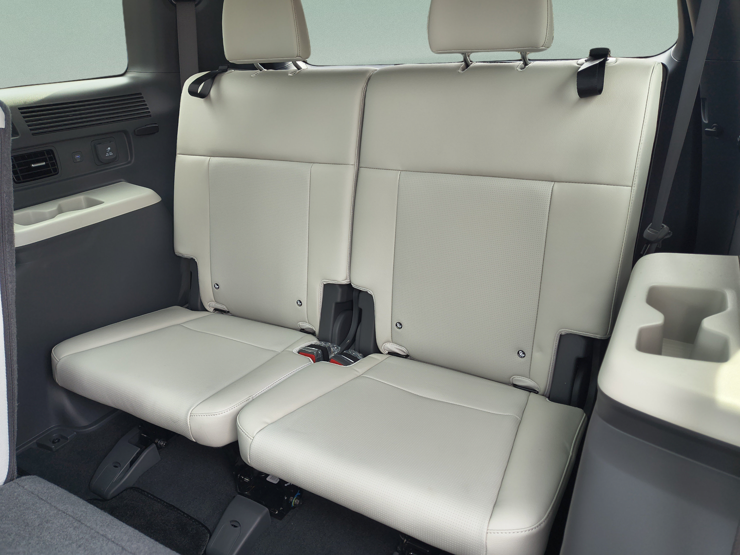 New 2027 Hyundai Santa Fe Limited FWD image 20