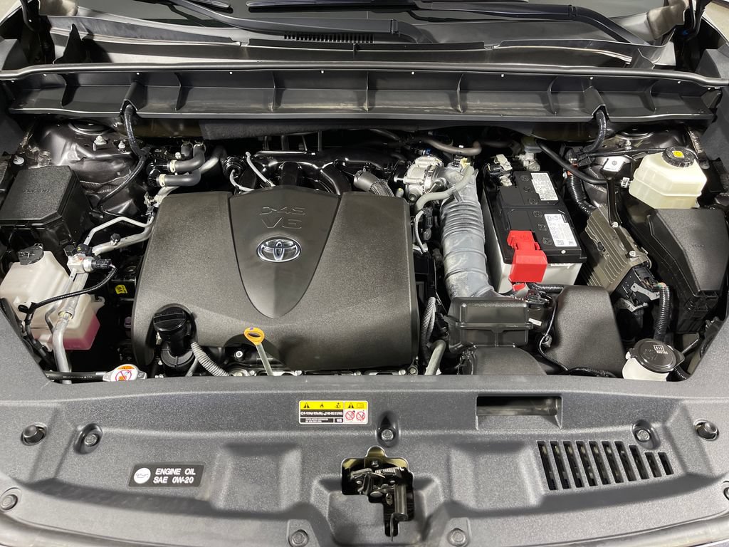 Used 2022 Toyota Highlander XLE FWD image 9