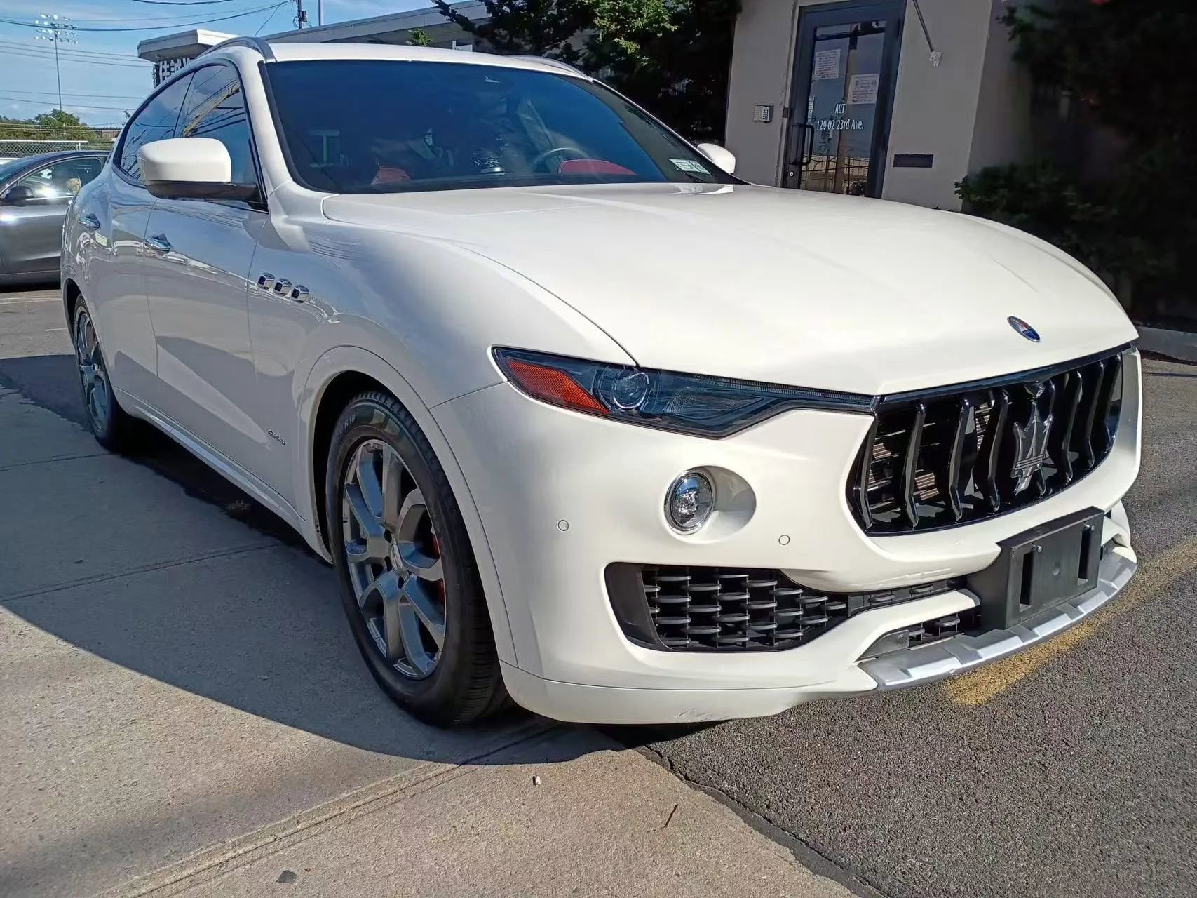 Used 2018 Maserati Levante GranLusso AWD/4WD image 3