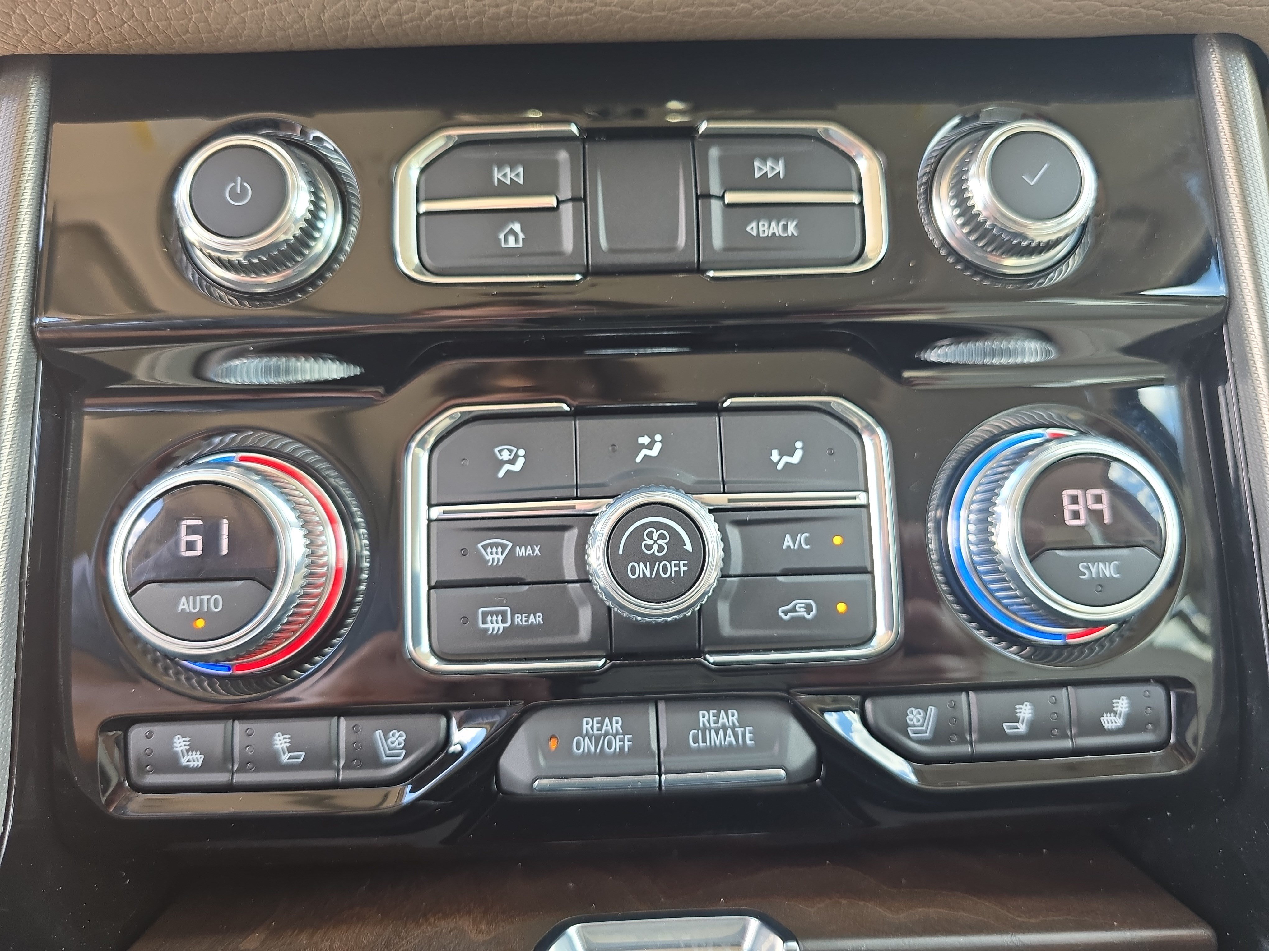 Used 2022 GMC Yukon Denali w/ Denali Premium Package AWD/4WD image 22