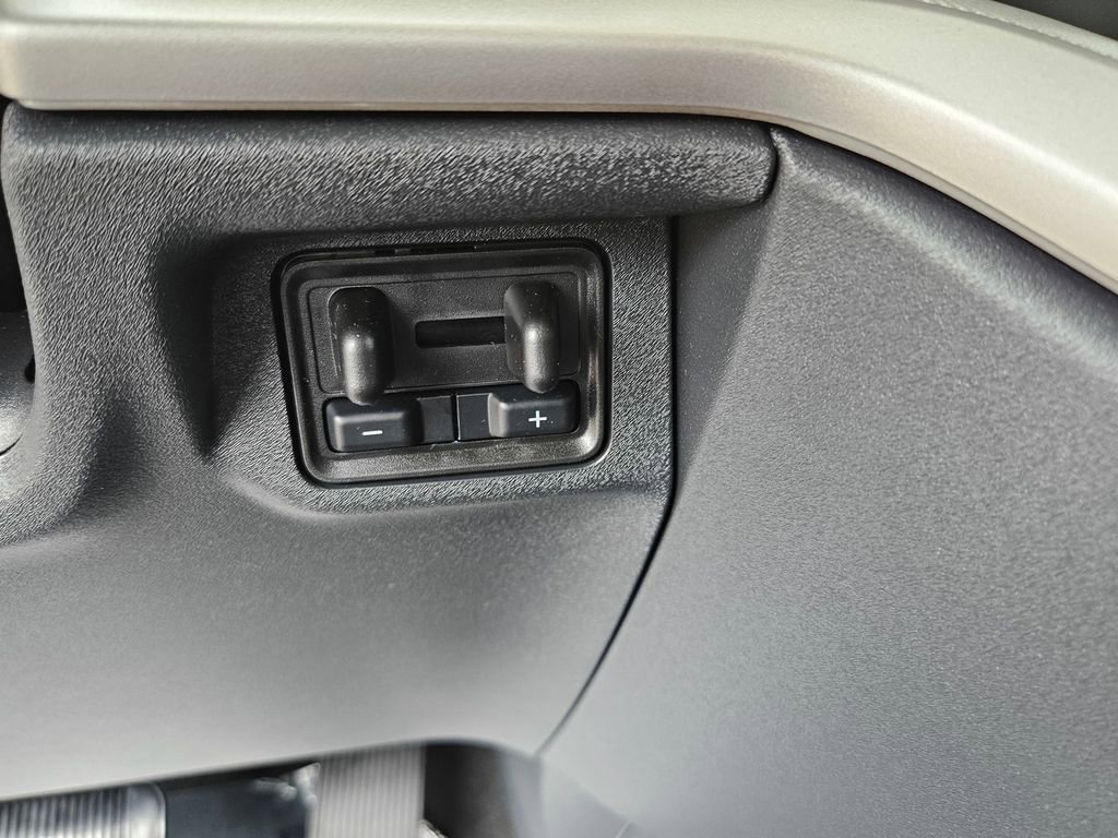 New 2025 Ford Expedition Active image 17