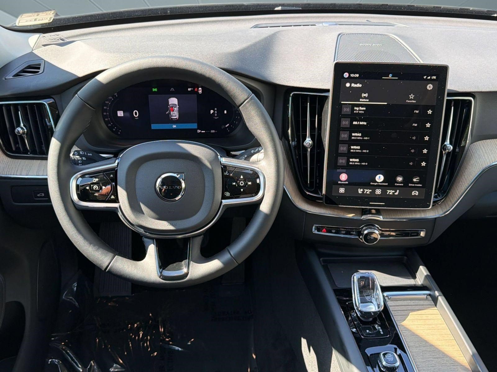 New 2027 Volvo XC60 B5 Plus AWD/4WD image 28