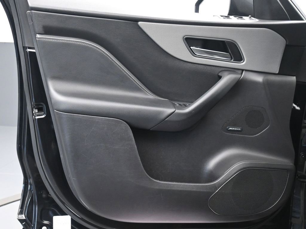 Used 2020 Jaguar F-PACE S image 9