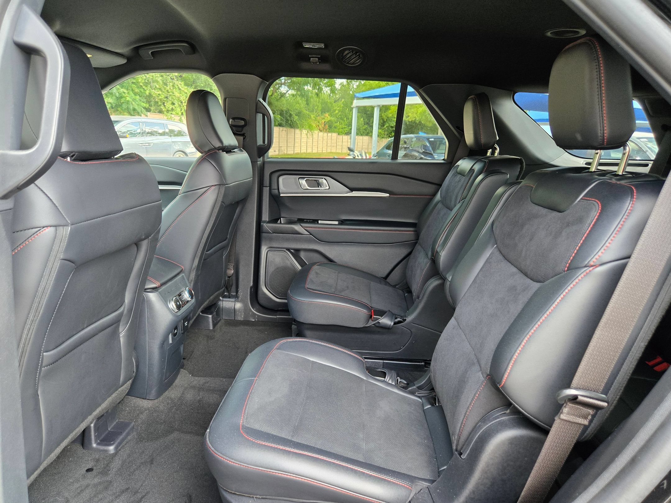 Used 2025 Ford Explorer ST AWD/4WD image 14