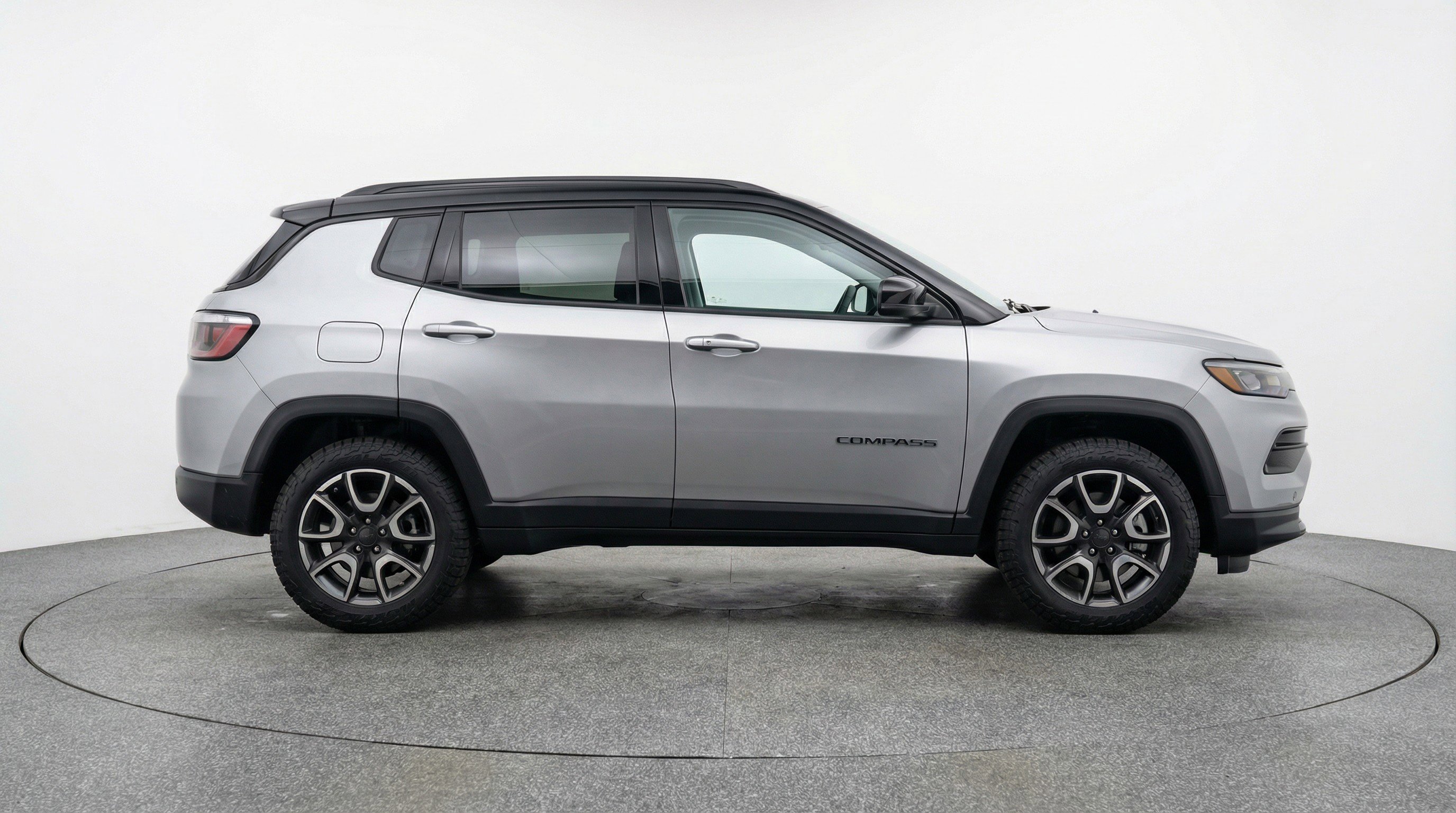 Used 2025 Jeep Compass Trailhawk image 11