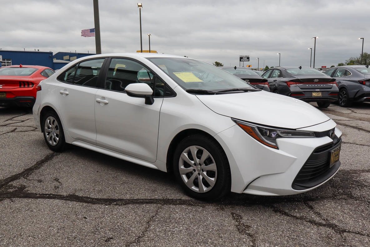 Used 2024 Toyota Corolla LE FWD image 3