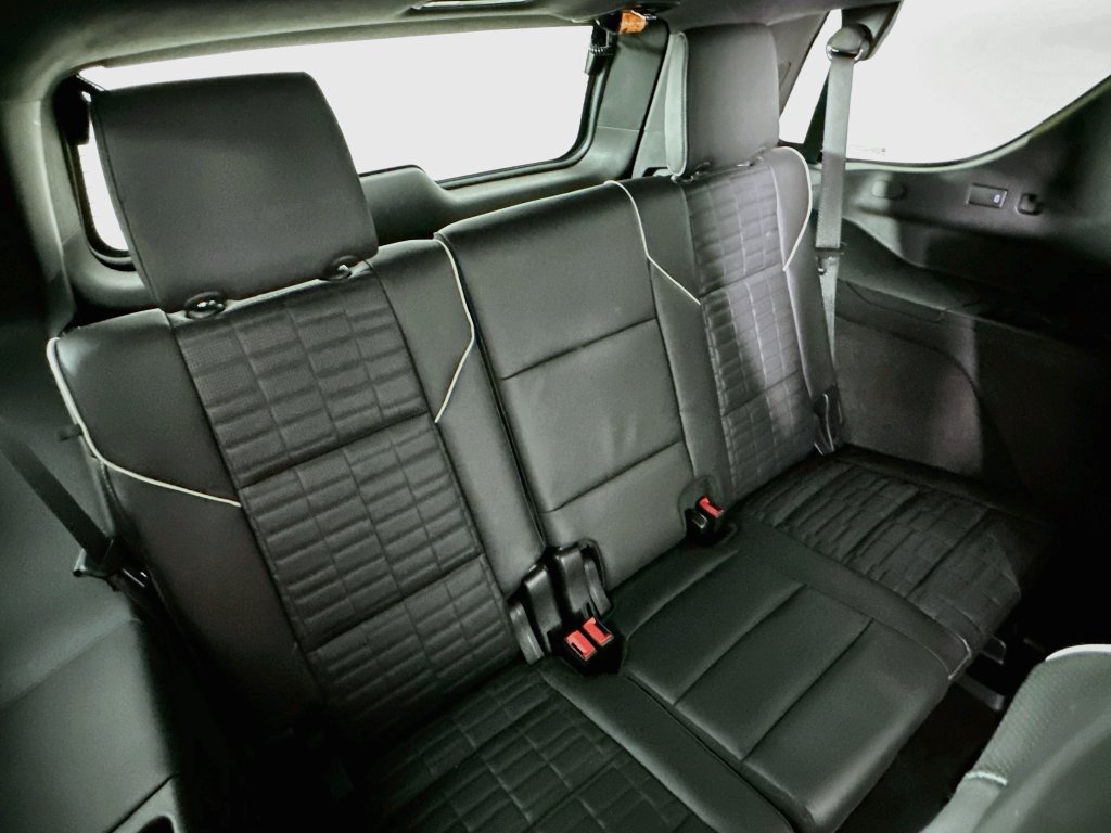 Certified 2024 Cadillac Escalade V w/ LPO, ONYX Package AWD/4WD image 37