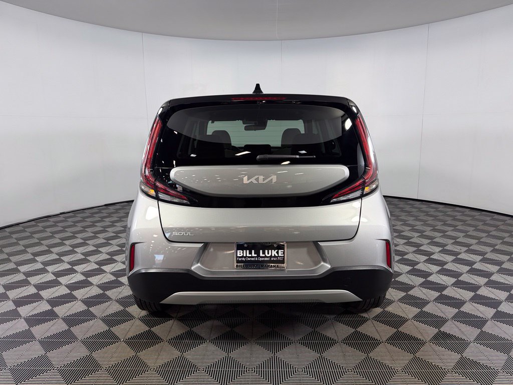 Used 2025 Kia Soul LX w/ LX Technology Package FWD image 9