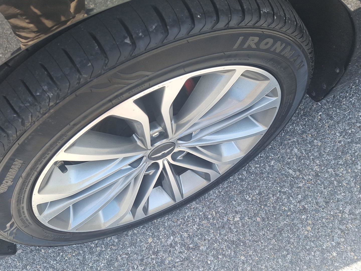 Used 2017 Genesis G80 3.8 RWD image 9