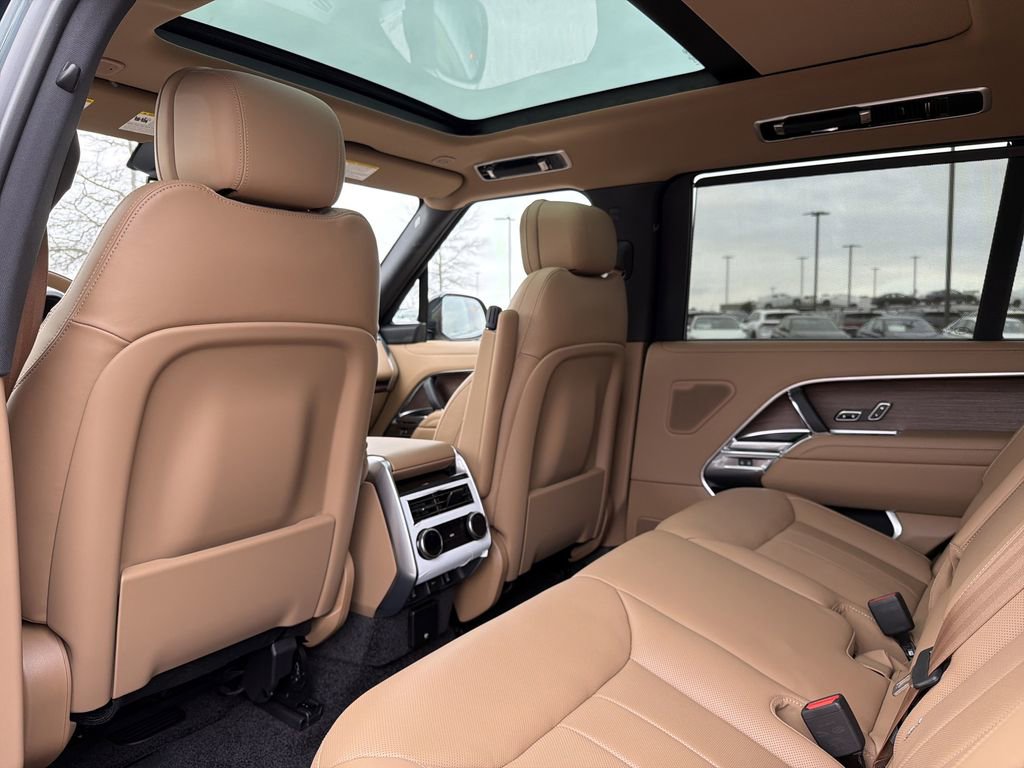 New 2026 Land Rover Range Rover Long Wheelbase SE image 11