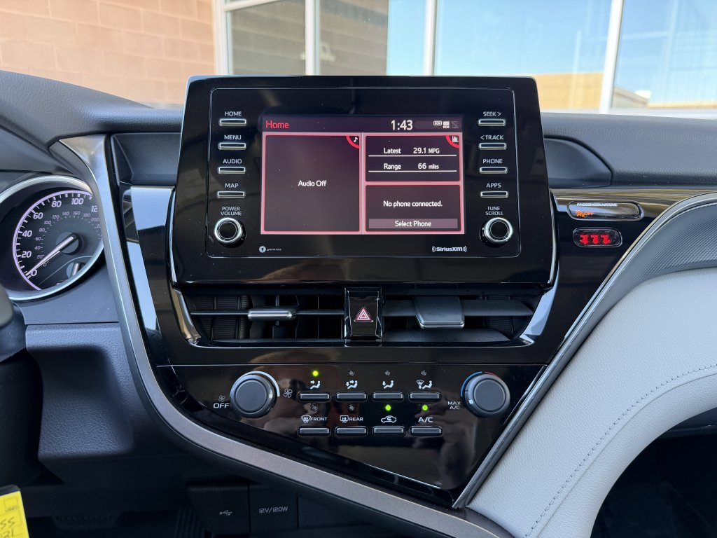 Used 2021 Toyota Camry LE image 20