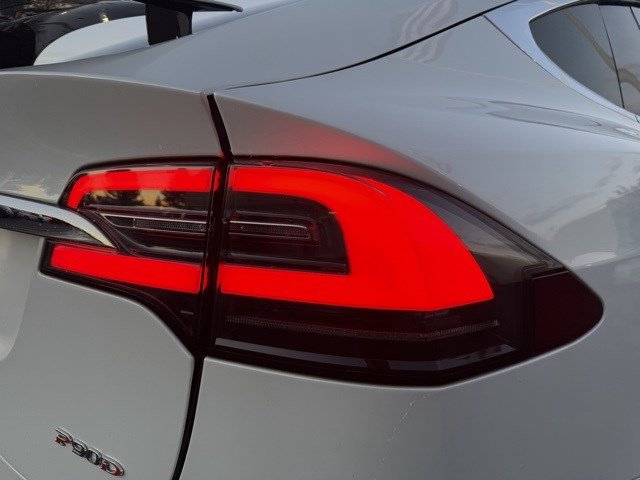 Used 2016 Tesla Model X P90D image 6