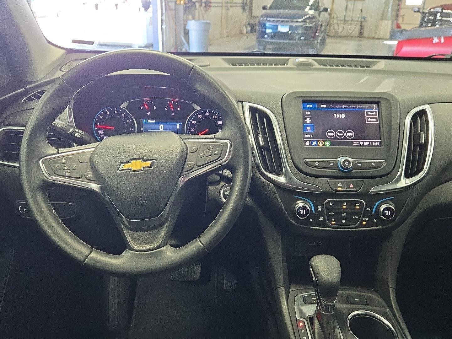 Used 2024 Chevrolet Equinox LT image 3