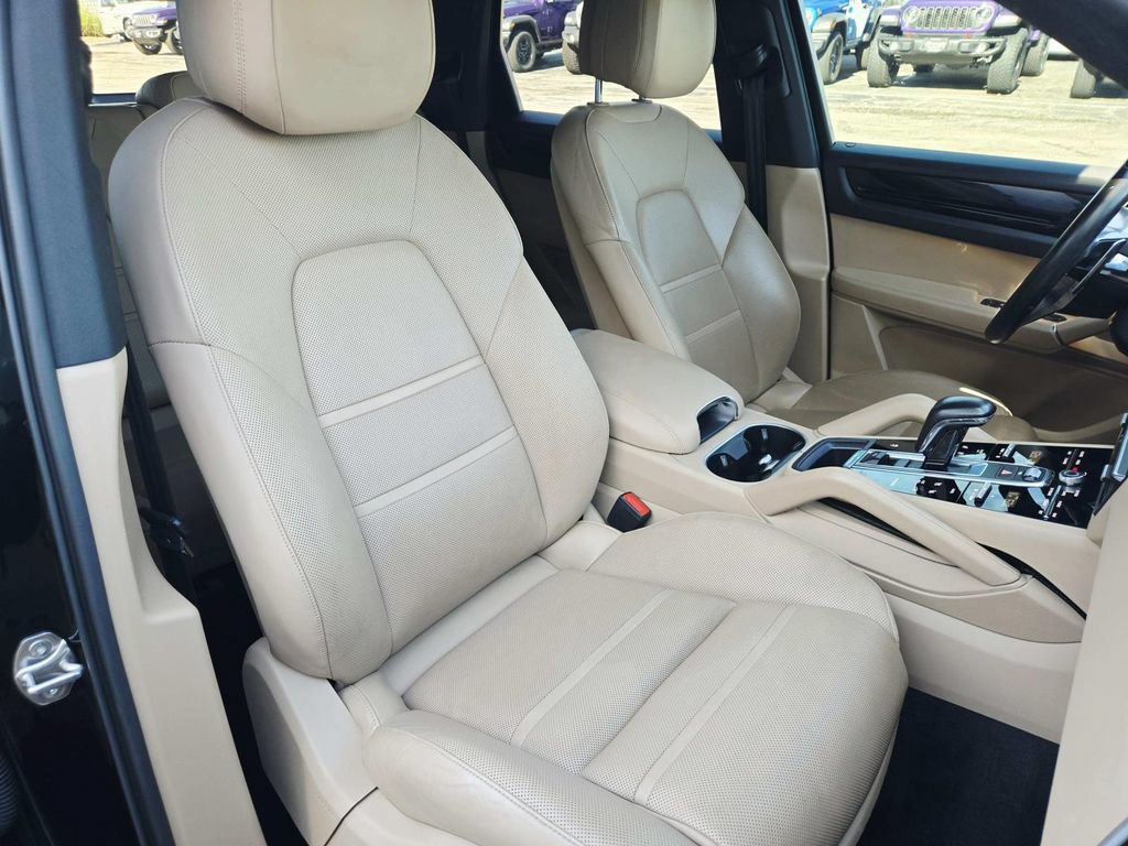Used 2019 Porsche Cayenne AWD/4WD image 16